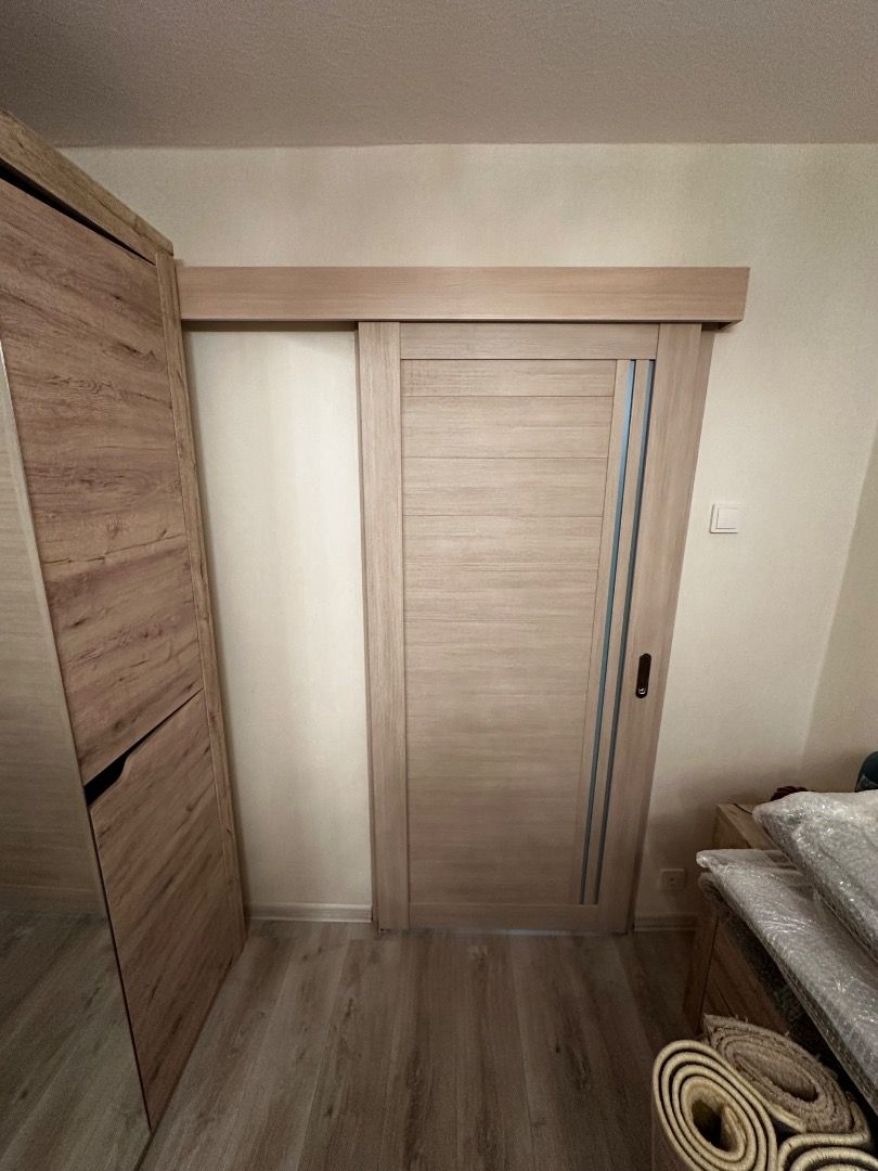 ПО QuLine 8-3 Беленый дуб стекло белое раздвижная