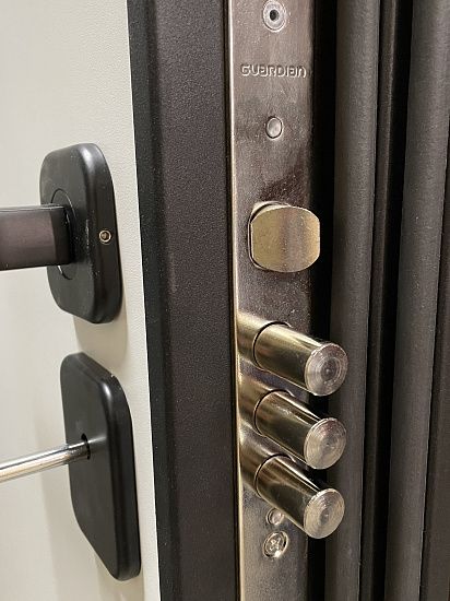 Входная дверь  