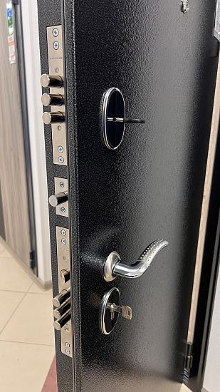 Входная дверь  