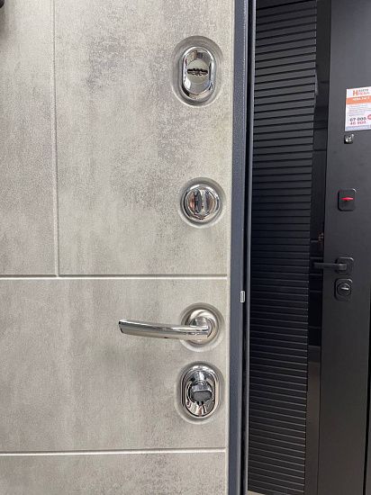 Входная дверь  