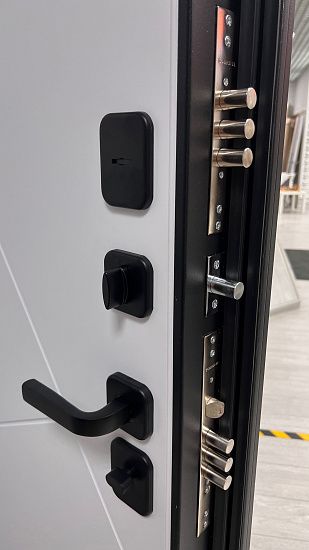 Входная дверь  