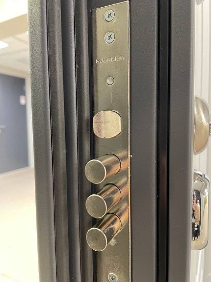 Входная дверь  