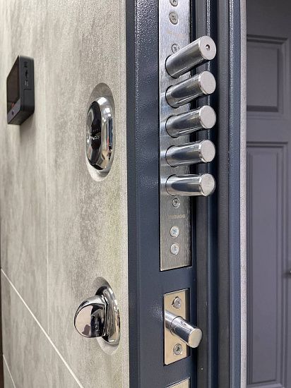 Входная дверь  